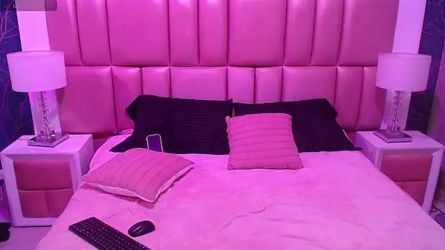 JulitPink on StripChat