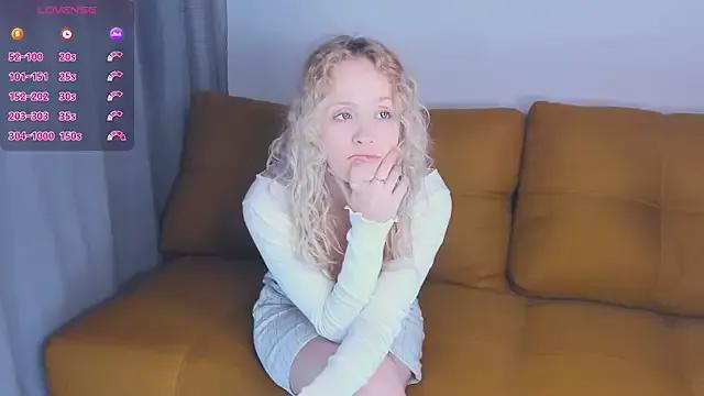 Julliakoill on StripChat