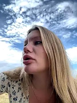 justmilaa on StripChat