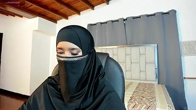 kalila_latif on StripChat