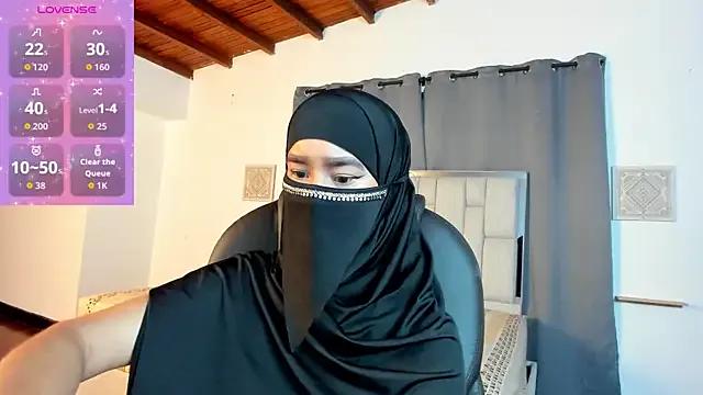 kalila_latif on StripChat