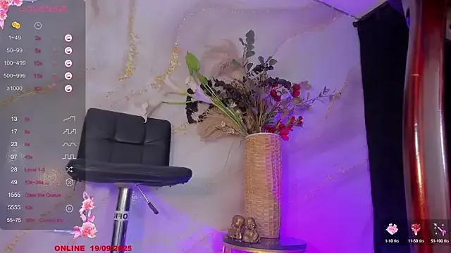 Karla-Ebony on StripChat