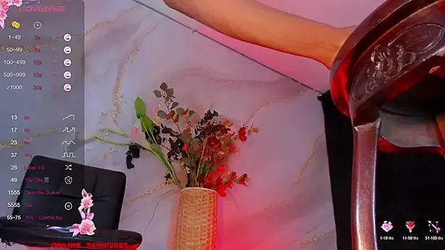 Karla-Ebony on StripChat