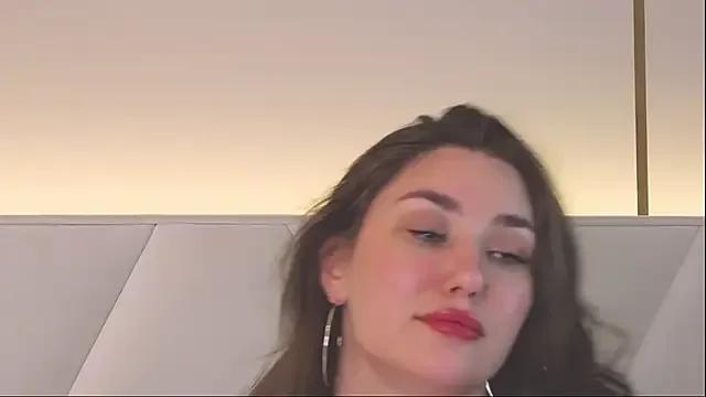 KiraBarlows on StripChat