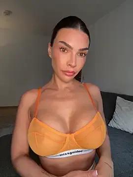 krissiswrld- on StripChat