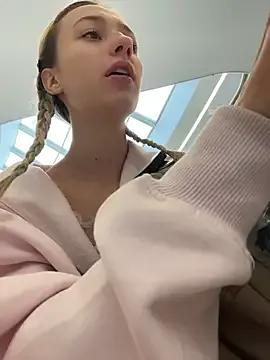 Lia__Love on StripChat