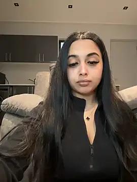 LilMisIndianx on StripChat
