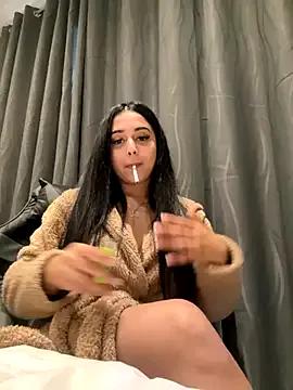 LilMisIndianx on StripChat