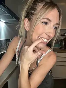 lola_tentatiion on StripChat