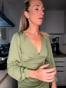 lola_tentatiion on StripChat