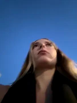 LoraaDoll on StripChat