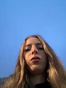 LoraaDoll on StripChat