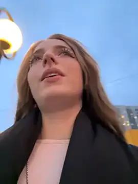 LoraaDoll on StripChat