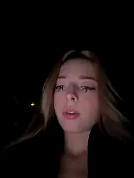 LoraaDoll on StripChat