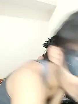 Lovebirdss on StripChat