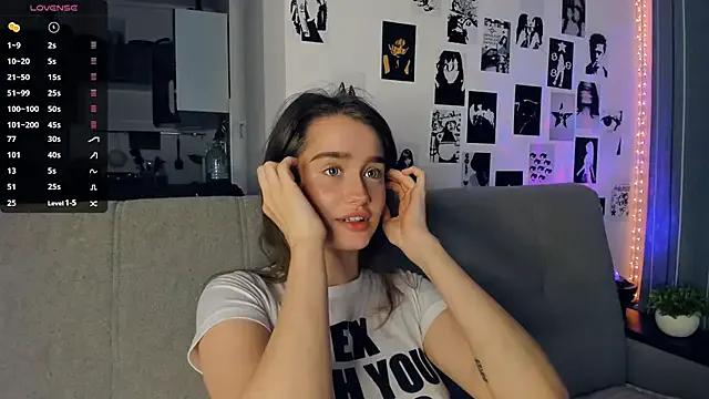 lovelyalivia on StripChat