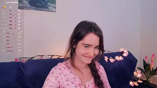 lovelyalivia on StripChat