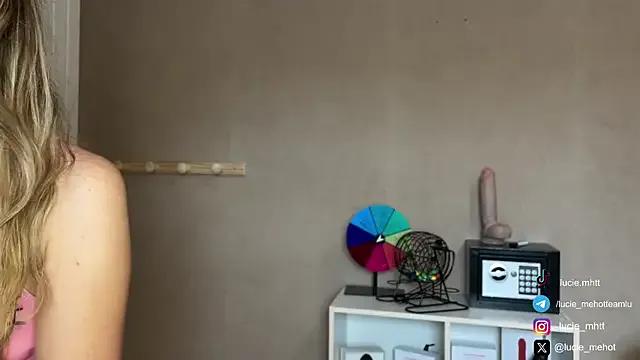 lucie_mehott on StripChat