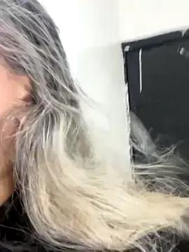 Lucy_Milf_474 on StripChat