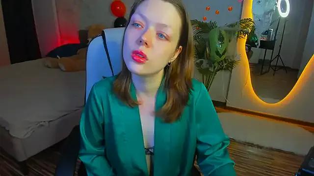 Lunar_Lily on StripChat