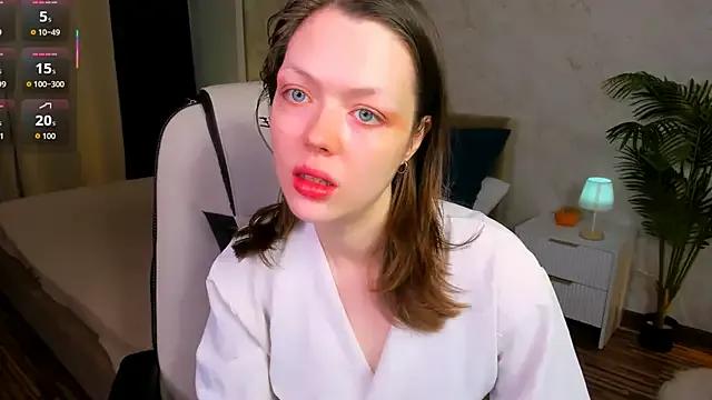 Lunar_Lily on StripChat