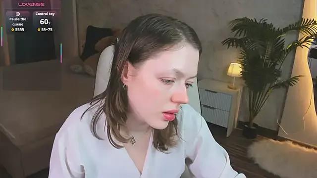 Lunar_Lily on StripChat