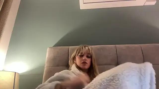 LustfulLuna_ on StripChat