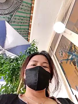 lyna_bl on StripChat