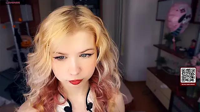 LynetHakes on StripChat