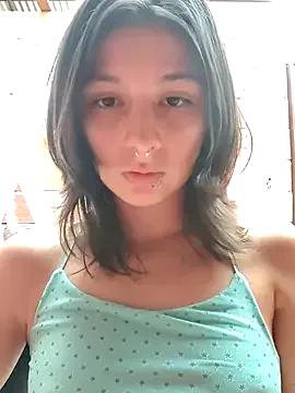 Maiden-Hot — Naked and show pussy