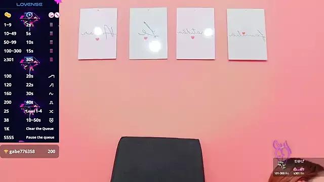 mamaneedsfun on StripChat