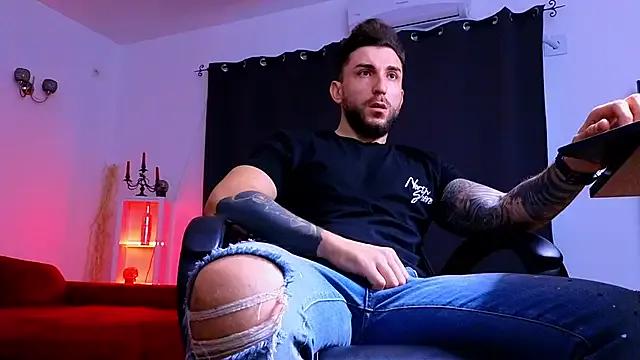 MightyAaron66 on StripChat