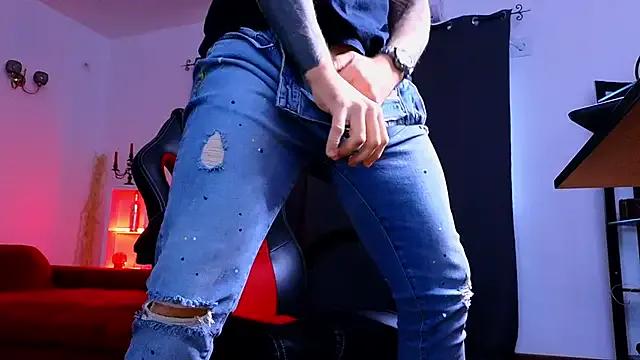 MightyAaron66 on StripChat