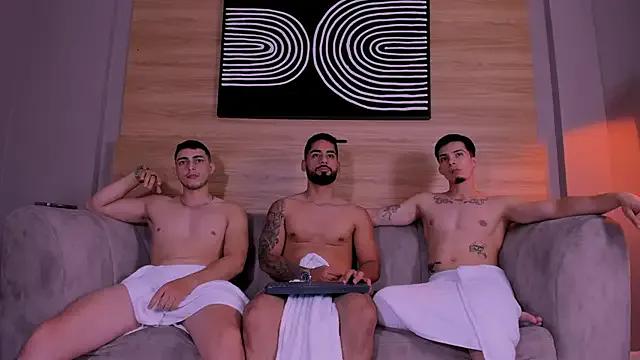 mike_friends on StripChat