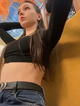 MilaBee on StripChat