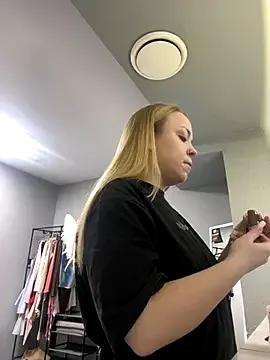 MilaHester on StripChat