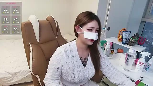 Milk_Sola on StripChat