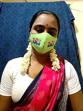 mini-queen on StripChat