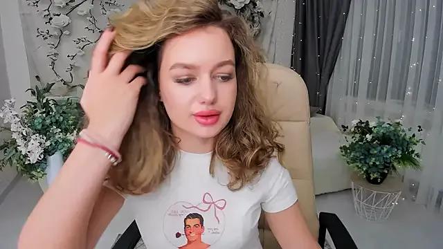 MiracleCurly on StripChat