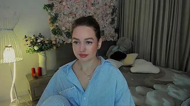 MiracleCurly on StripChat