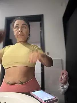 Natural_BIGASS_Nina on StripChat