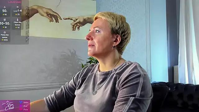 Nika_Smit on StripChat