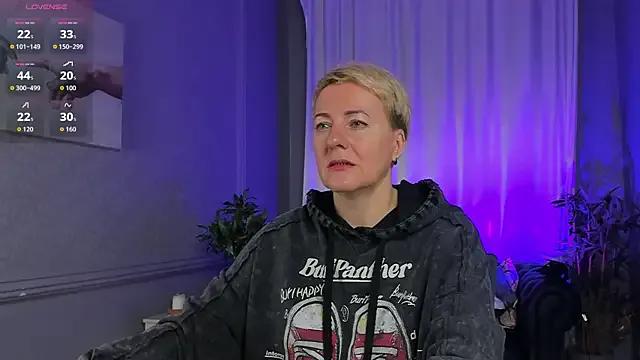 Nika_Smit on StripChat