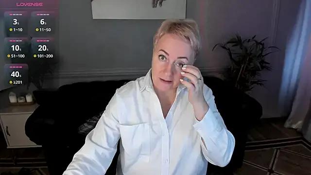 Nika_Smit on StripChat