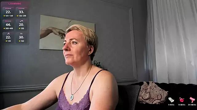 Nika_Smit on StripChat