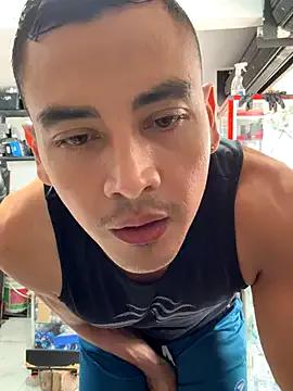 Paul22cm- on StripChat