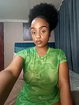 Queen-Chocolate on StripChat