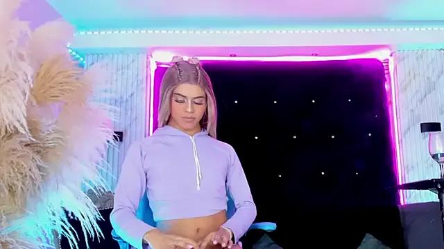 Queens_Wonders_Blonders on StripChat