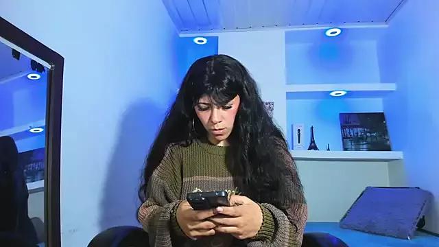 Raven_Rouge_ on StripChat