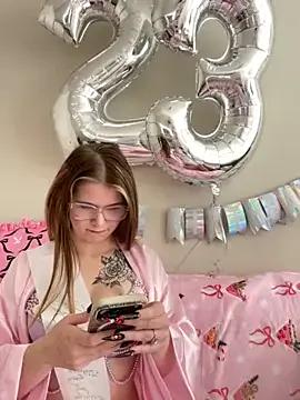 Riley_ray69 on StripChat